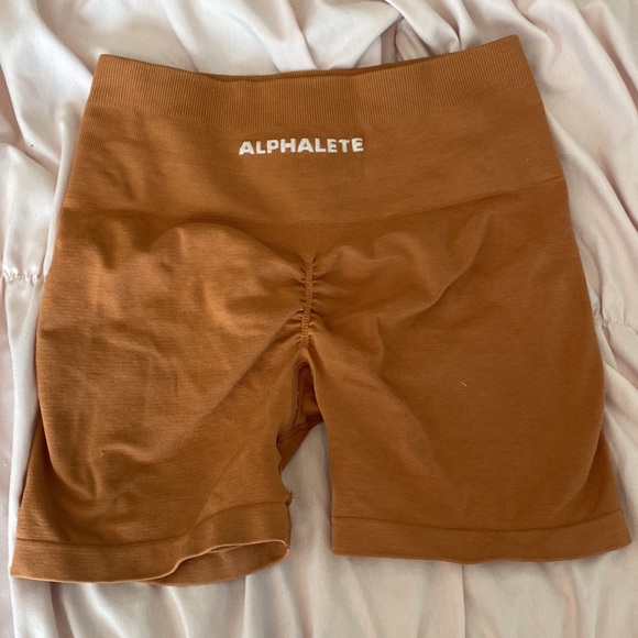 Alphalete Pants - Amplify Shorts (4 in)